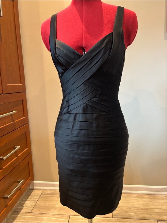 BCBGMaxAzria Dresses & Skirts - Flawless 💣 BCBG MaxAzria Gleaming Silk Tiered Bodycon Cocktail Mini Dress Sz 2